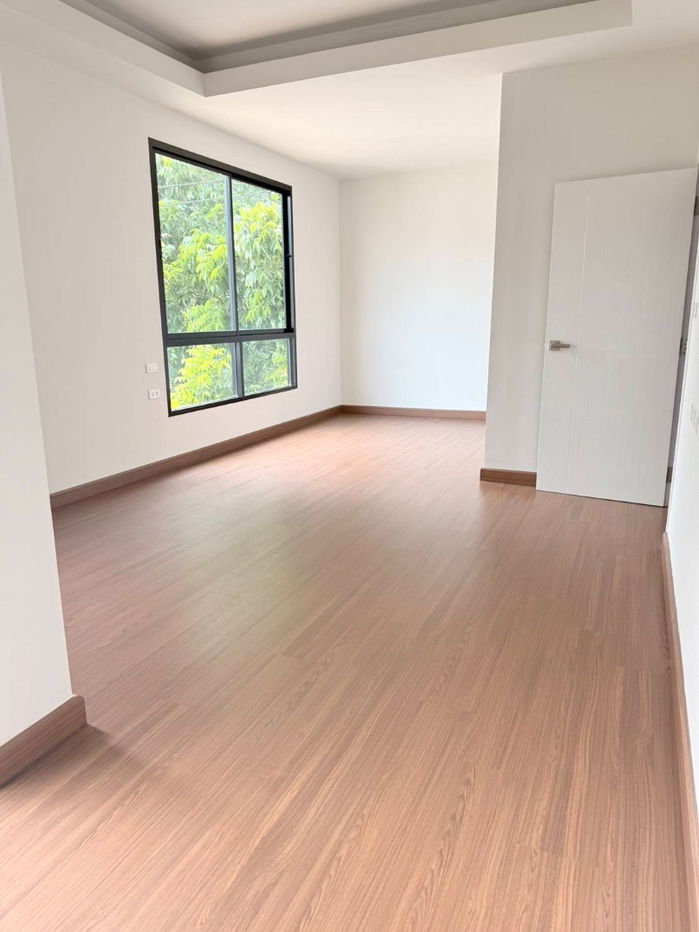 รูป บ้านทำเลศักยภาพ ติดถนนใหญ่ ใกล้ทางด่วนศรีสมาน ผ่อนเริ่มต้น 15,XXX บาท/ เดือน ด่วนจำนวนจำกัด - รูปที่ 9/13