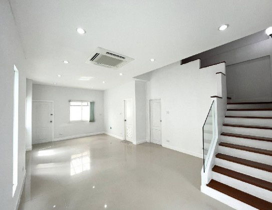 รูป ให้เช่าทาวน์โฮม 3 ชั้น หลังมุม / โครงการ กานต์ศิริ รามอินทรา-นวลจันทร์ / ริมถนนซอยนวลจันทร์ / แอร์ 5 เครื่อง / เหมาะเป็นสำนักงาน จดบริษัทได้    - รูปที่ 2/13
