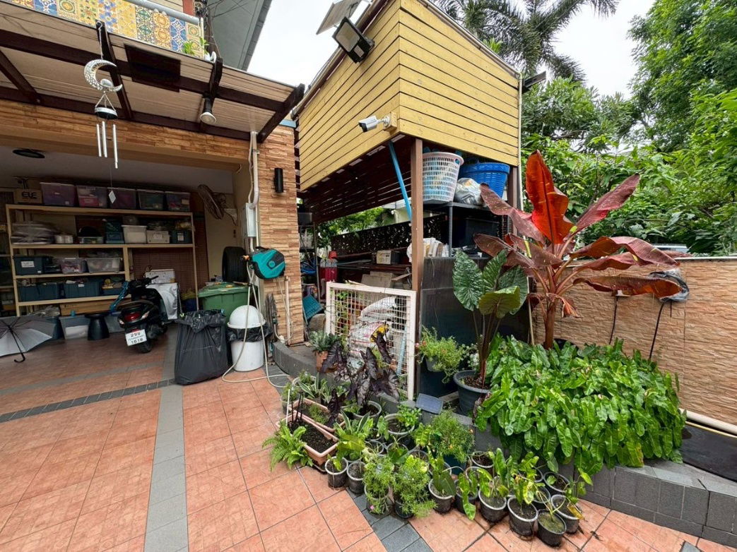 รูป ขาย บ้านเดี่ยว 2 ชั้น 2 หลัง รวม 100 ตรว. หลังใหญ่ที่สุดในหมู่บ้าน ติดสถานีรถไฟฟ้าสายสีแดง เดินได้ไม่ถึง 5 นาที ตรงข้ามบริษัทเวิร์คพอยท์สตูดิโอ ทำเลดี - รูปที่ 32/35