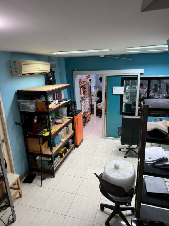 รูป ขาย บ้านเดี่ยว 2 ชั้น 2 หลัง รวม 100 ตรว. หลังใหญ่ที่สุดในหมู่บ้าน ติดสถานีรถไฟฟ้าสายสีแดง เดินได้ไม่ถึง 5 นาที ตรงข้ามบริษัทเวิร์คพอยท์สตูดิโอ ทำเลดี - รูปที่ 3/35