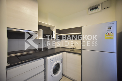 Life Ratchadapisek near MRT Huai Khwang Station Room available, ready to move in