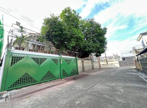 For rent, for rent, for rent, single house, Chokchai 4, Soi 55, Intersection 6 - Lat Phrao Wang Hin, cheap price, interested, Line: @951qfbfi