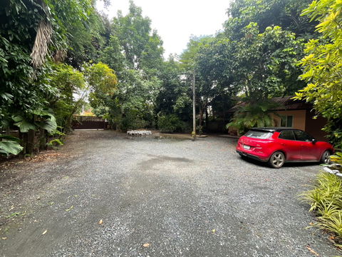 Land and house for Rent near Nawarat Bridge ,Chiang Mai Ideal for spa,restaurant,cafe' clinic,cat hotel,or other businesses