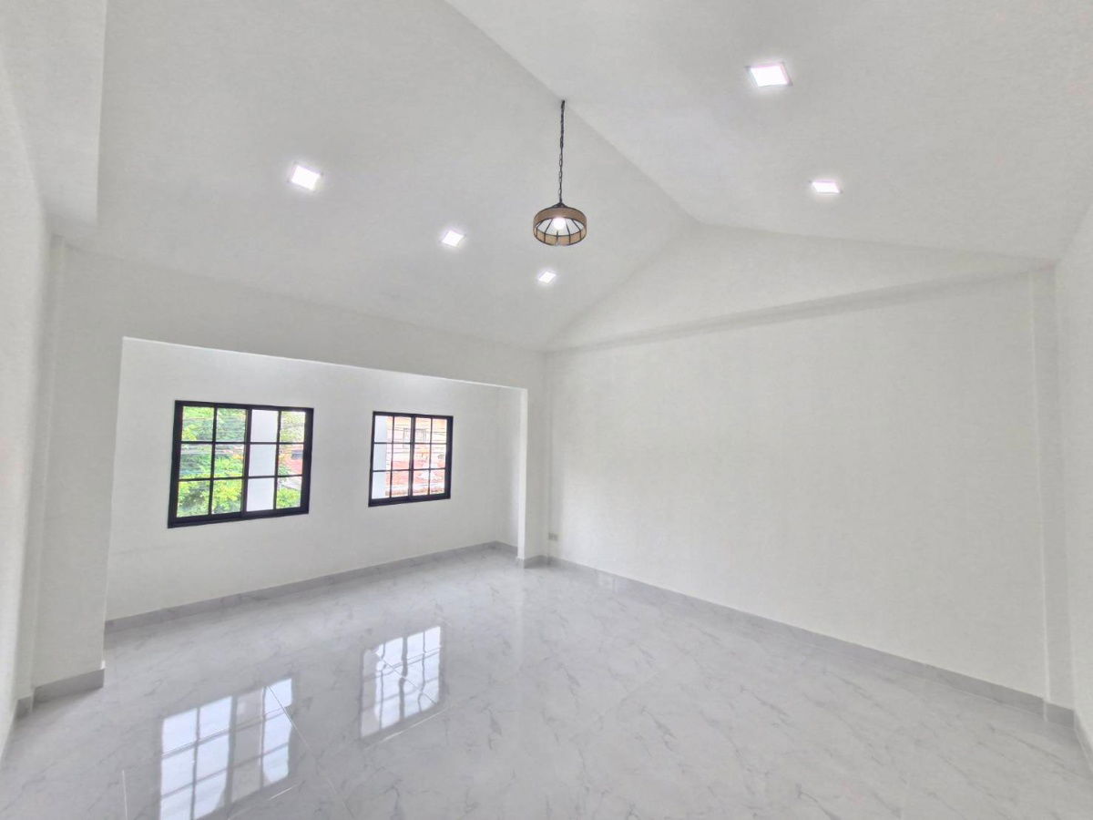 รูป ทาวน์เฮ้าส์ รีโนเวทใหม่ ทำเลดี หมู่บ้าน คัทลียาวิลล์ ซอยหทัยราษฎร์37 สามวาตะวันตก คลองสามวา แถมเฟอร์นิเจอร์สวย พร้อมอยู่ เดินทางสะดวก - รูปที่ 18/21