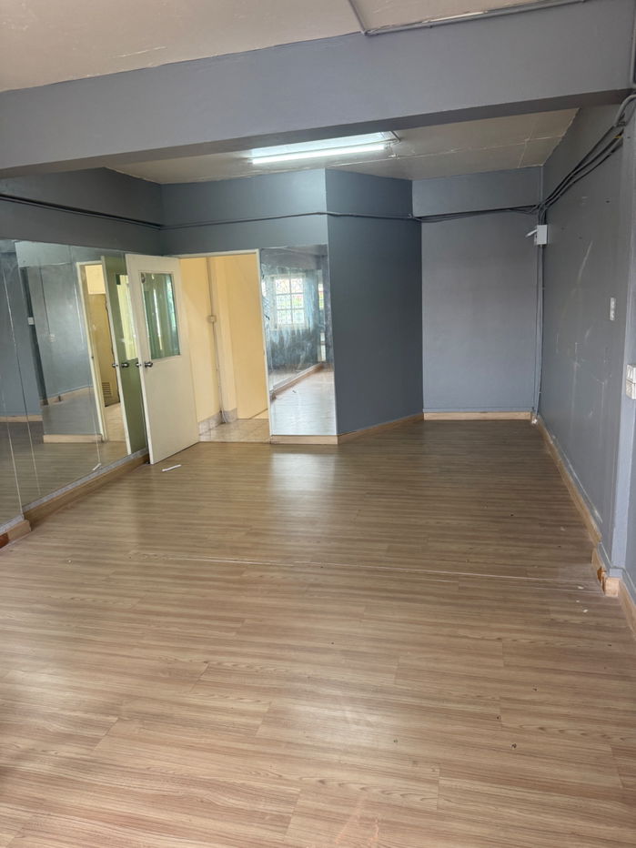 picture Commercial building for rent, 4 floors, near the Sparrow Market, beautiful, cheap, near Santa Cruz Convent School. Interested, add Line @841qqlnr. - 1/7