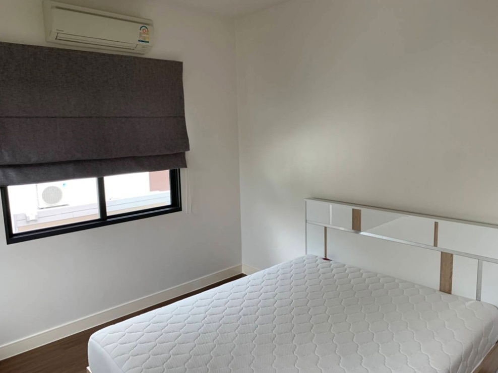 รูป TA5549📲LineID @556ryccg🏡บ้าน 193 ตรม 4 ห้องนอน 2 ที่จอดรถ เศรษฐสิริ กรุงเทพกรีฑา พร้อมเฟอร์นิเจอร์ ใกล้โรงเรียนนานาชาติและสนามกอล์ฟ - รูปที่ 9/10