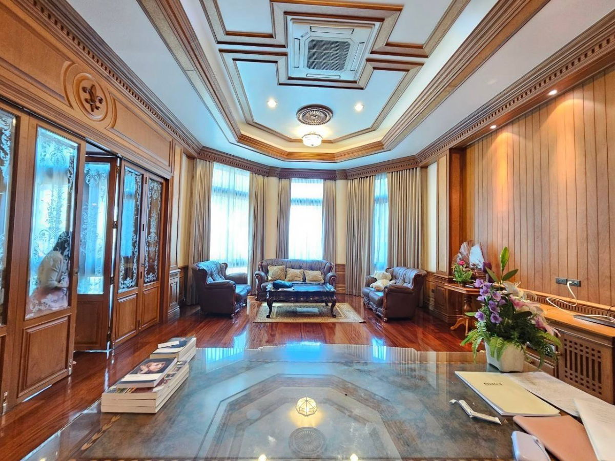รูป ขาย คฤหาสหรู ศรีราชา - เครือสหพัฒน์ 165 ล้าน - รูปที่ 40/47