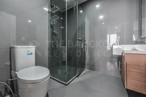 Noble Revo Silom near BTS Surasak Ready-to-move-in Condo at an Amazing Price!!