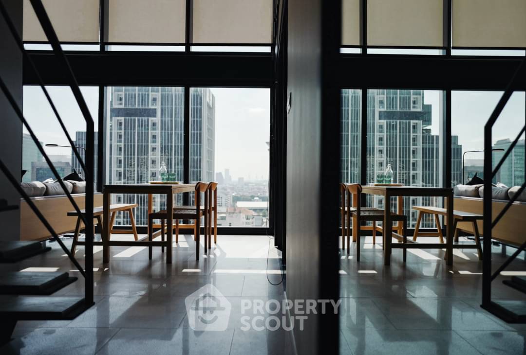 picture 2-BR Condo at The Lofts Silom near BTS Surasak (ID 998603) - 7/10