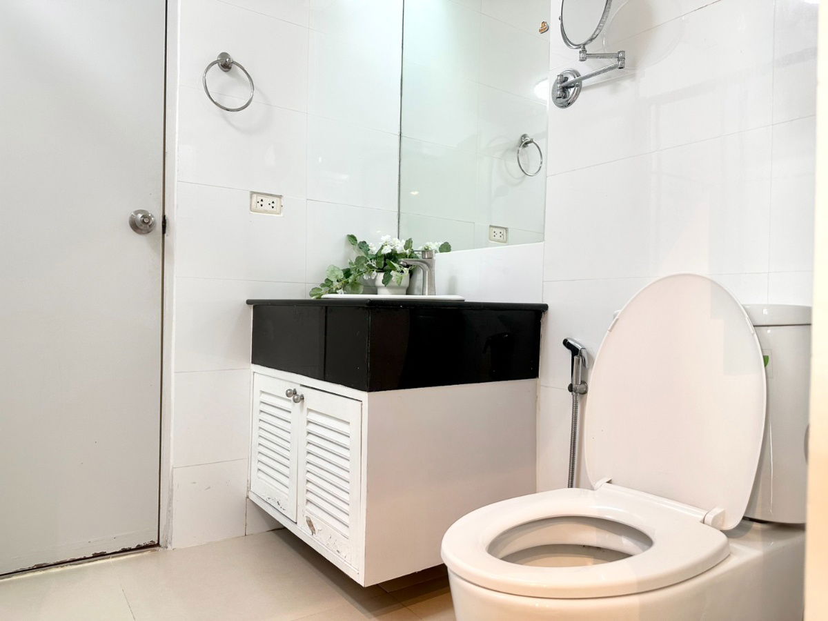 picture Available 30Oct25!  Regent Royal2. 1bed 64sqm. Line id: @pfagent - 8/9