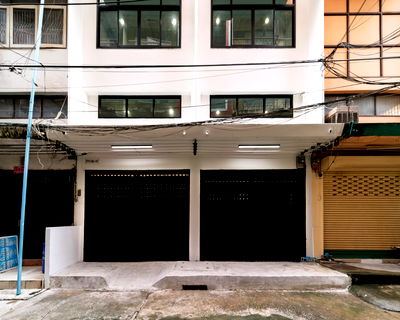 Shophouses for sale : Urgent Sale! 2-Unit Shophouse on Talat Noi–Yaowarat (500 m. to MRT Hua Lamphong)