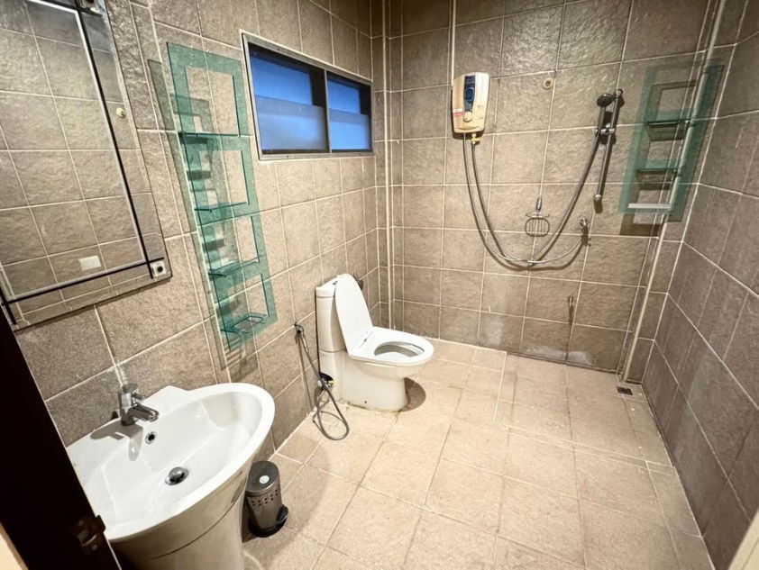 picture Two storey house for rent with 3 bedrooms,3 toilets and 1 kitchen.  - 14/21