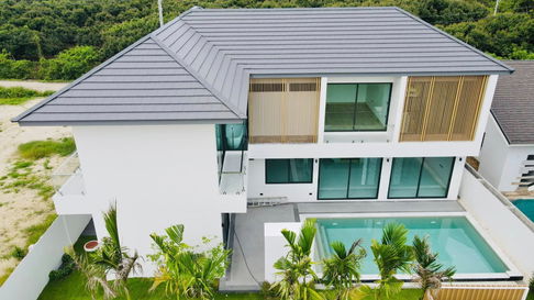 Two-storey pool villa for sale  4 bedrooms 5 bathrooms and 3 parkings.