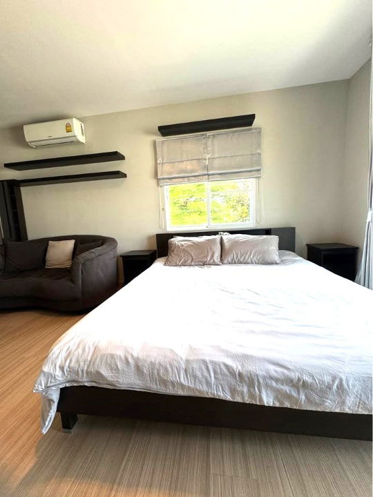 picture Two storey house for rent with 3 bedrooms,3 toilets and 1 kitchen.  - 13/23