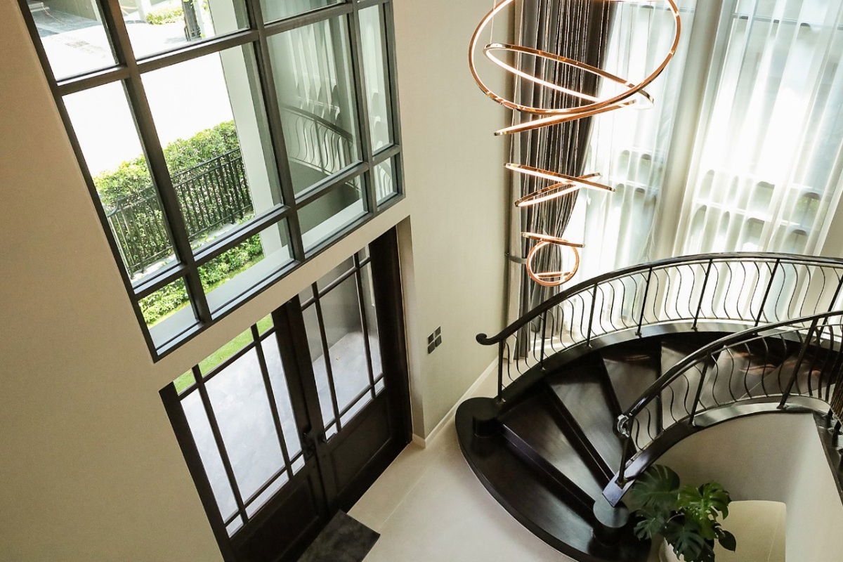 picture Grand Bangkok Boulevard, Krungthep Kreetha (112.5 sq wah). 4 bedrooms, 5 bathrooms, beautifully decorated, ready to move in. - 15/21