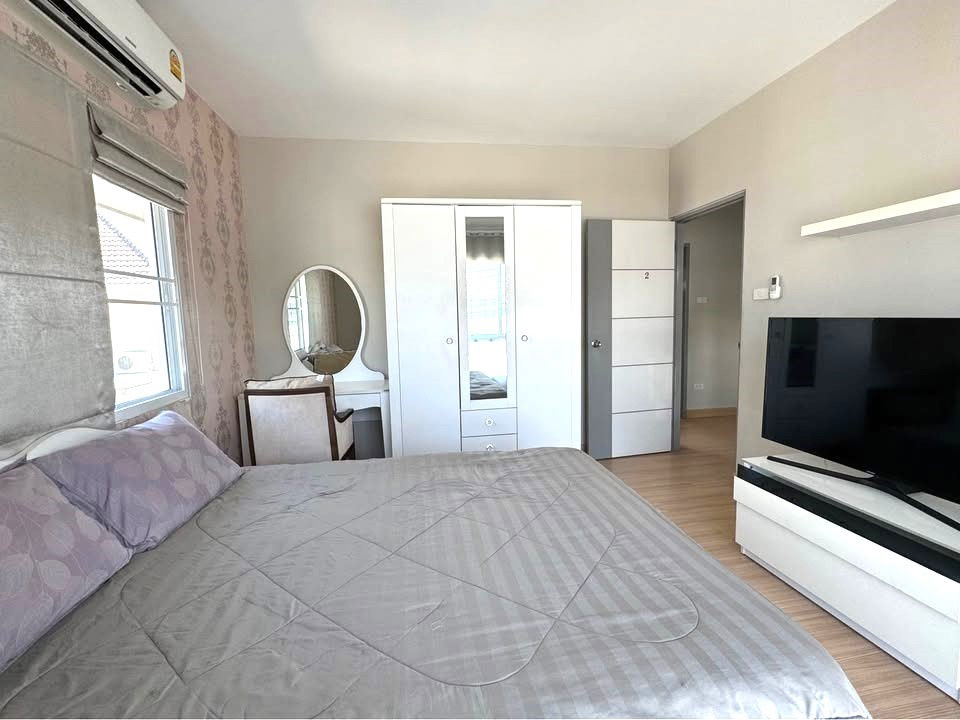 picture Two storey house for rent with 3 bedrooms,3 toilets and 1 kitchen.  - 17/23