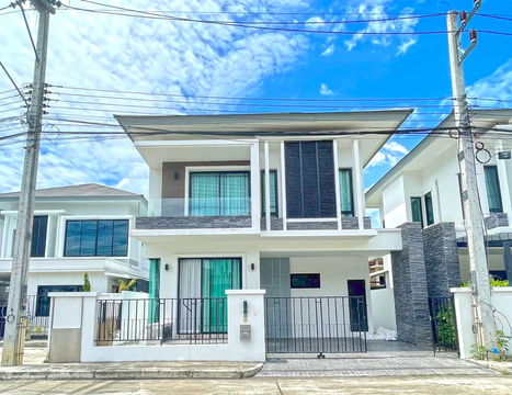 ขายบ้านเดียวสองชั้น     3 ห้องนอน    3  ห้องน้ำ  1 ห้องครัว  2  ที่จอดรถ