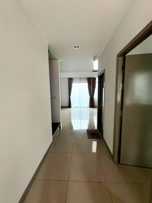ทาวน์โฮมให้เช่า : ให้เช่า! ทาวน์โฮม 3.5 ชั้น หลังมุม Premium Place พหลโยธิน-รามอินทรา (220 ตร.ม.) โซลาร์เซลล์, ใกล้ BTS สายหยุด (จดบริษัทได้)