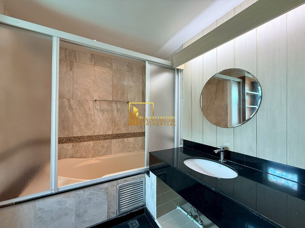 picture Baan Suanpetch | Expansive 3 Bedroom Condo in Phrom Phong - BR17558CD - 18/44