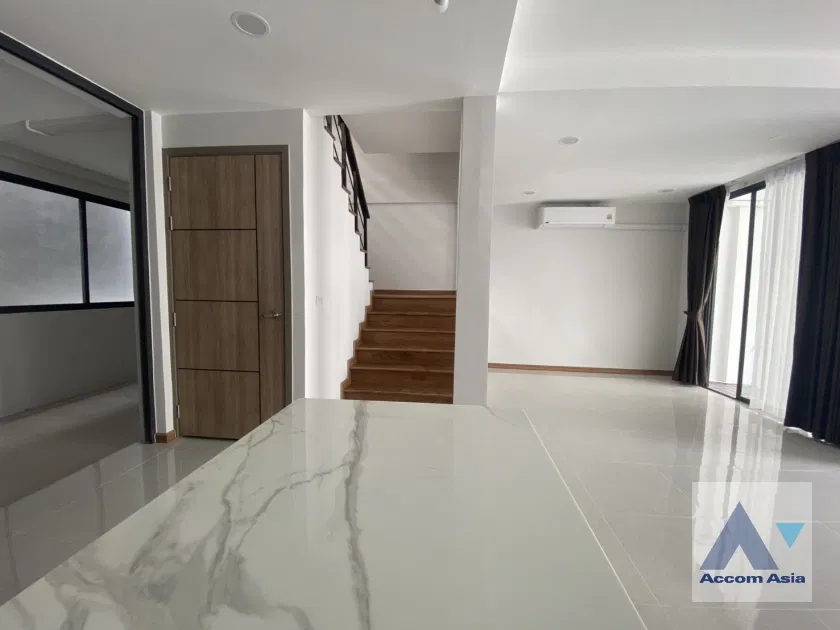 รูป 🔼🔽 AccomA 📩 Modern renovated townhouse in the heart of Ekkamai (AA42420) - รูปที่ 7/20