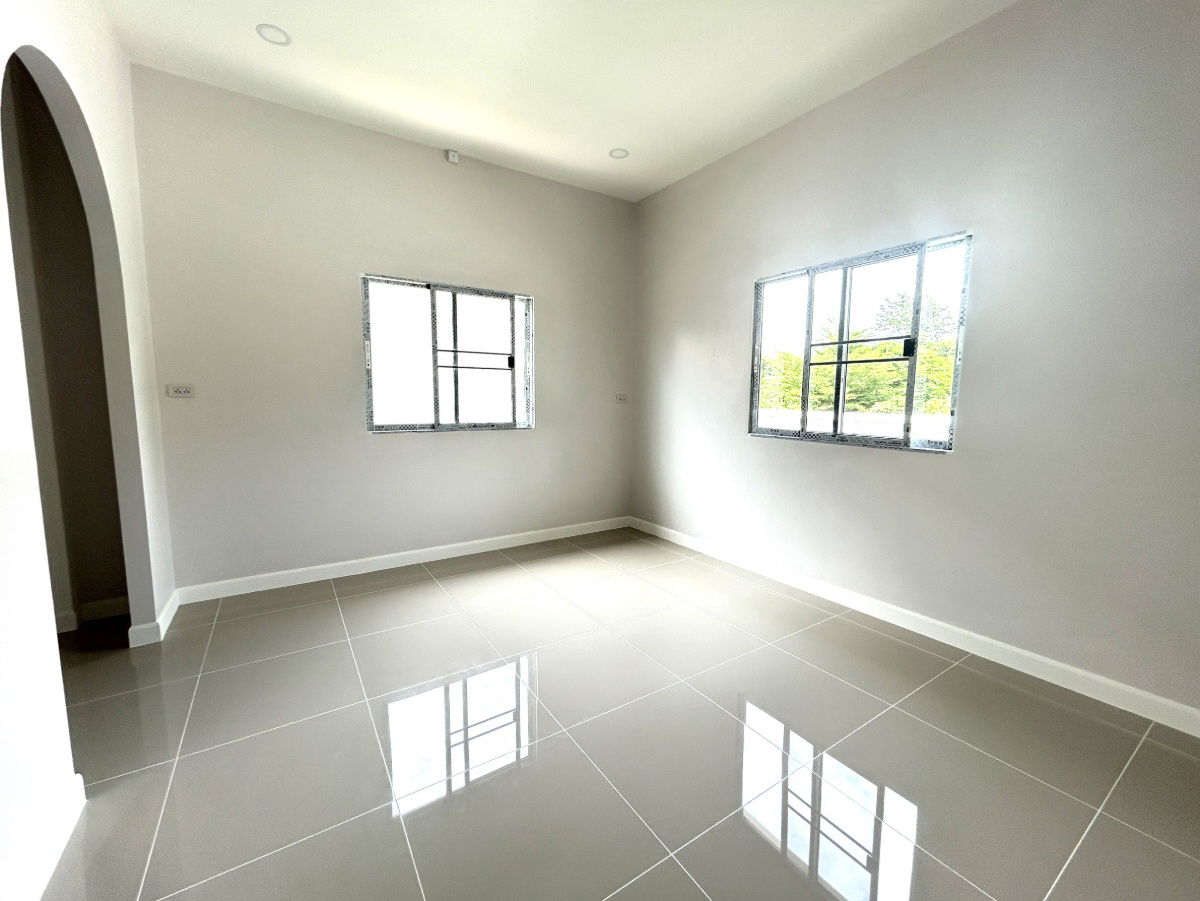 รูป ขายบ้านเดี่ยวชั้นเดียว  3 ห้องนอน  2 ห้องน้ำ  1 ห้องครัว  2 ที่จอดรถ - รูปที่ 8/18