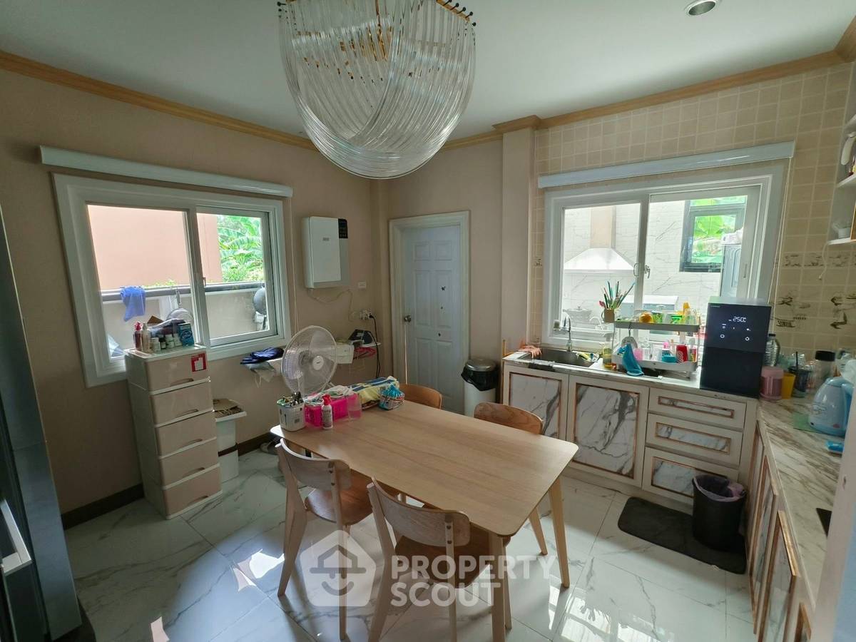 รูป บ้าน 5-ห้องนอน ที่ หมู่บ้านซื่อตรงเซรีน ใน บางเสร่ (ID 2144225) - รูปที่ 10/16