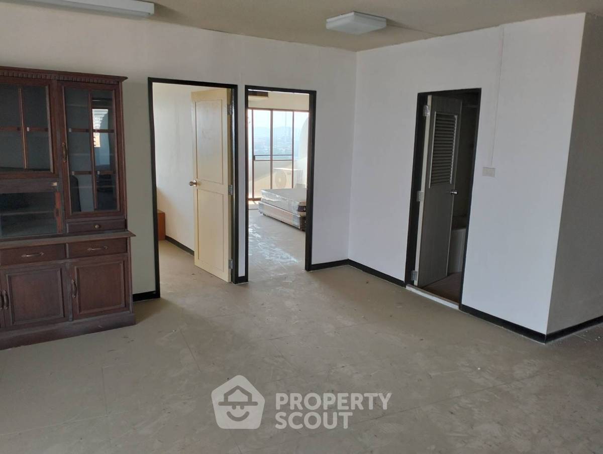 picture 3-BR Condo at Laem Chabang Tower close to Laem Chabang (ID 2339054) - 3/11
