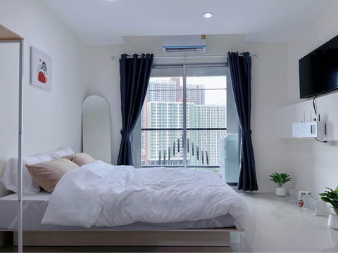 Asakan Place Srinakarin – High Floor, Classy Blue Style, 80m to MRT Hua Mak | Rent Only 11,500 THB/Month