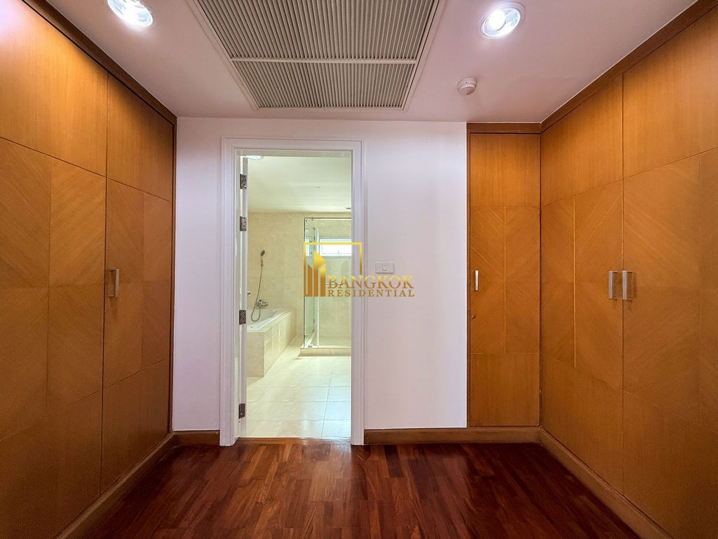 รูป Spacious 3 Bedroom Apartment For Rent in Phrom Phong Area - BR20854AP - รูปที่ 20/44