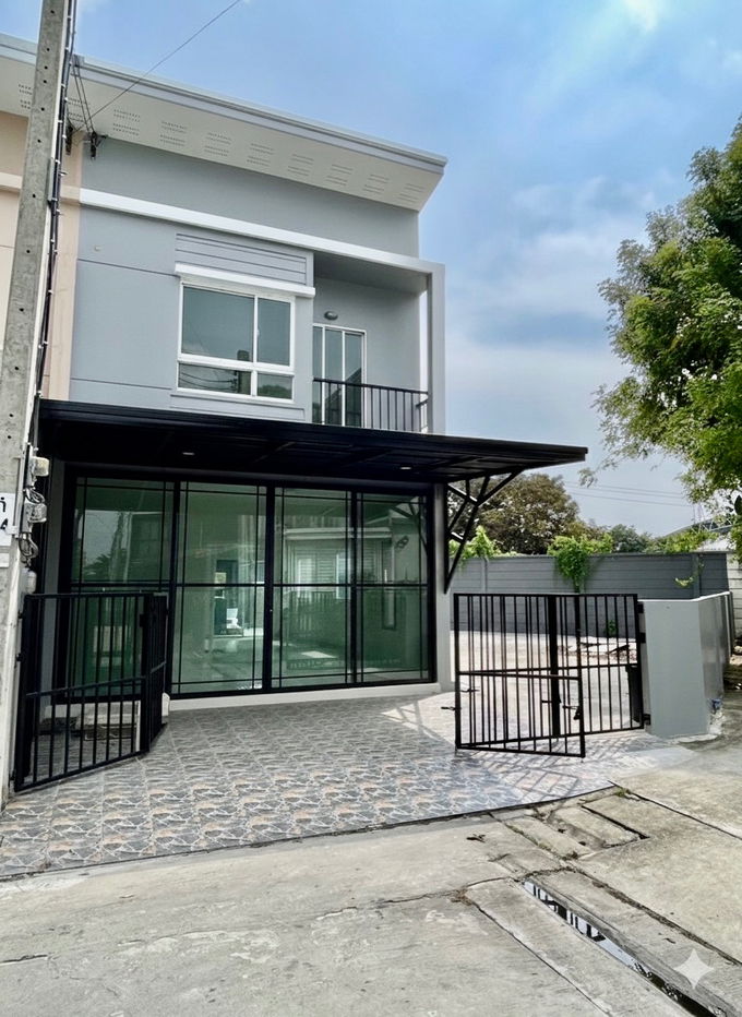 รูป ทาวน์โฮม 2 ชั้น Villette Lite พัฒนาการ 38 | บ้านสวยรีโนเวทใหม่ทั้งหลัง พื้นที่กว้างเทียบเท่าบ้านเดี่ยว | จอดรถได้ 5 คัน ทำเลเชื่อมต่อเมือง ใกล้ทองหล่อ - รูปที่ 1/18