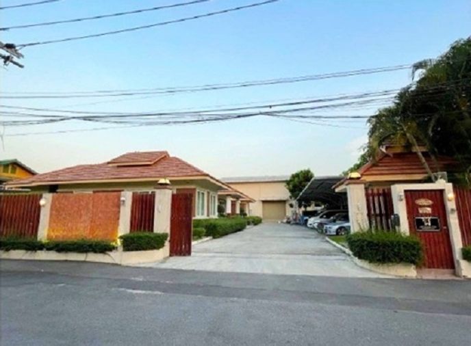 for sale Office warehouse and residential unit More than 1rai or 405sq.wa. 705 sq.m.1.2 km. from MRT