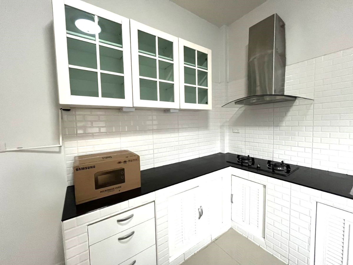 picture Single storey house for rent with 3 bedrooms,2 toilets and 1 kitchen.  - 14/18