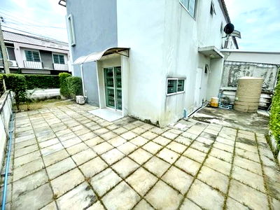 เช่าทาวน์โฮม ม.สุโขทัยธรรมาธิราช : สะพานนนทบุรี ตลาดดวงแก้ว พลาซ่า 500 ม. ให้เช่าทาวน์โฮม 2 ชั้น หลังริม! เฟอร์ฯครบ 3 นอน 2 น้ำ รร.นวมินทราชินูทิศ หอวัง 1.2 กม.