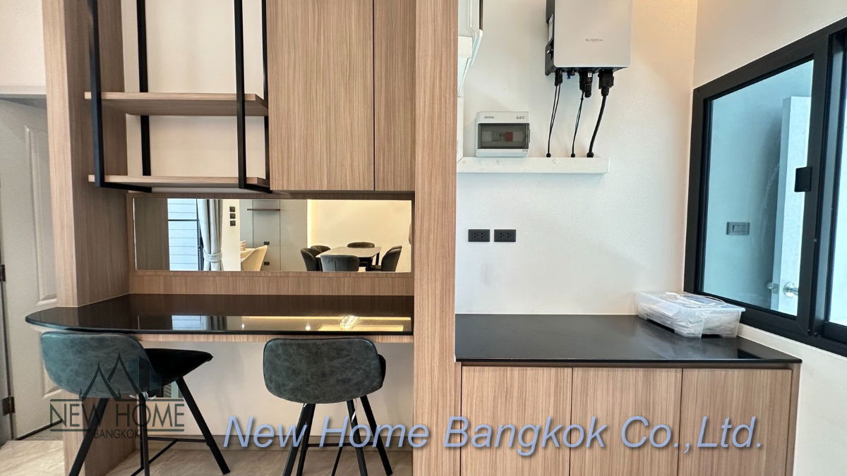 รูป บ้านเดี่ยวสไตล์โมเดิร์น 3 ชั้น พร้อมสระว่ายน้ำให้เช่า – เลี้ยงสัตว์ได้ - รูปที่ 10/37