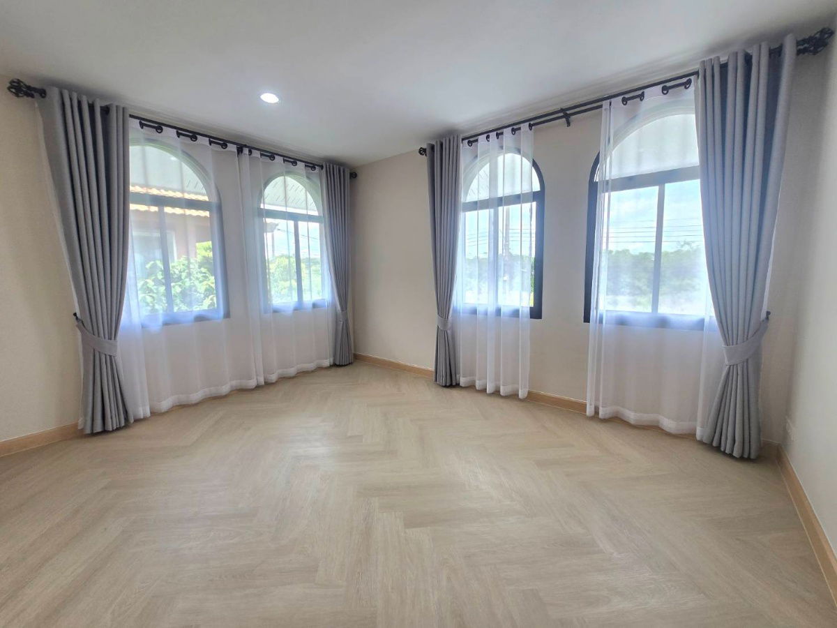 รูป บ้านหลังใหญ่ เนื้อที่เยอะมาก แต่งใหม่ทั้งหลัง ต่อเติมเต็ม จัดสวนสวย น่าอยู่มาก หมู่บ้าน ทัสคาน่า ถนนพระยาสุเรนทร์41 คลองสามวา  - รูปที่ 52/55