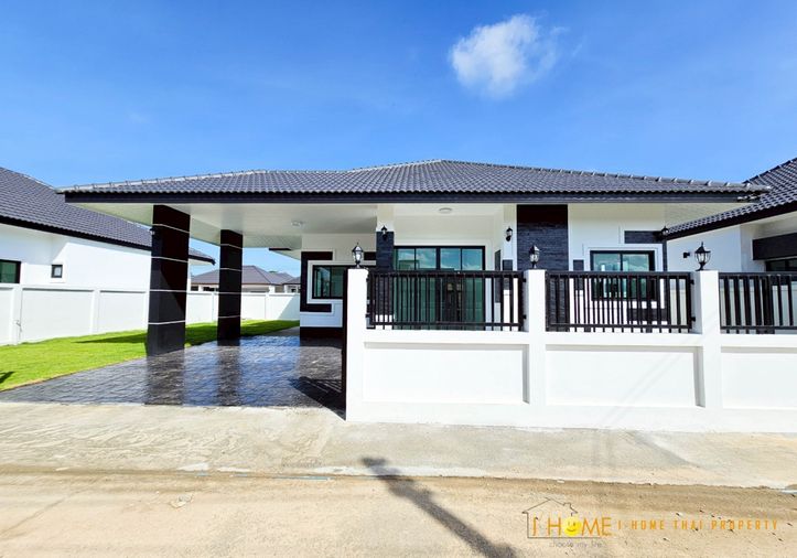 ขายบ้านเดี่ยวชั้นเดียว 3 ห้องนอน 2 ห้องน้ำ 1 ห้องครัว 2 ที่จอดรถ