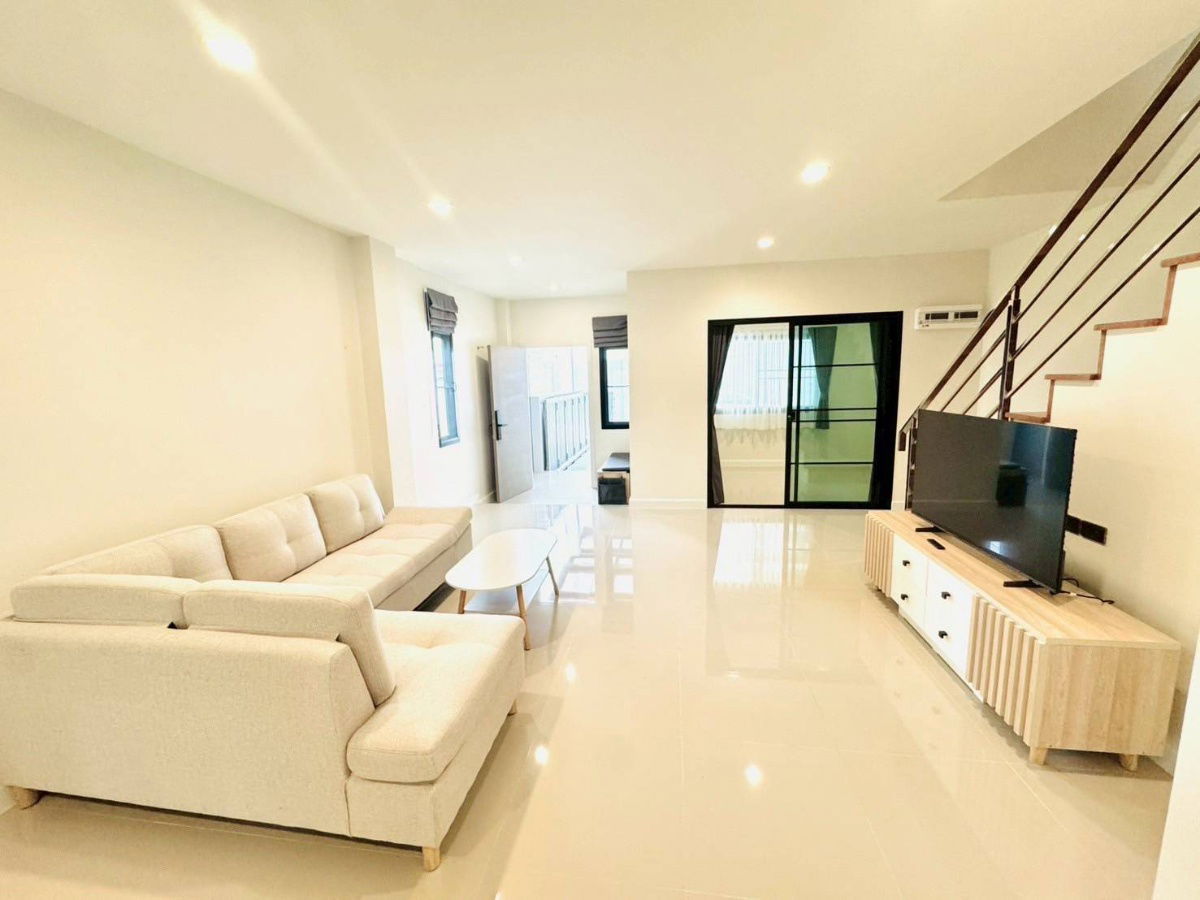 รูป ให้เช่าทาวน์โฮมสองชั้น  3 ห้องนอน 3 ห้องน้ำ 1 ห้องรับแขก 1 ห้องครัว   2  ที่จอดรถ - รูปที่ 6/20