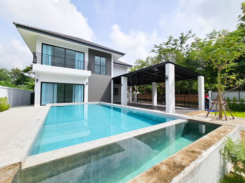 ขาย Pool villa  2 ชั้น  3 ห้องนอน  4 ห้องน้ำ  1 ห้องครัว  4 ที่จอดรถ