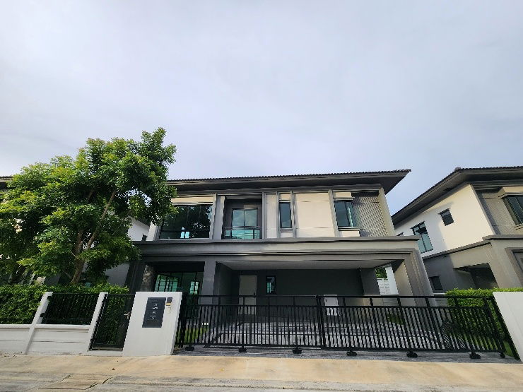 รูป บ้านเดี่ยวคุณภาพ 3ที่จอดรถ ติดถนนใหญ่ใกล้รถไฟฟ้่า - รูปที่ 1/10