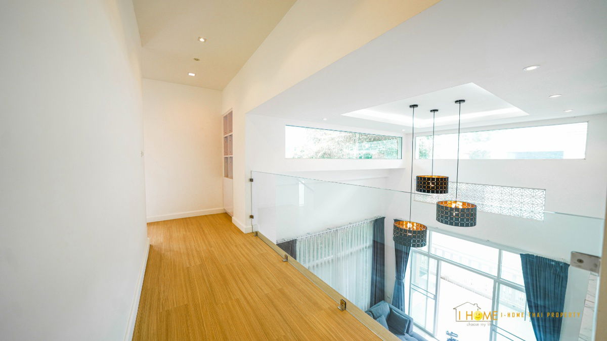 picture A two storey house for rent with 4 bedrooms,4 toilets and 1 kitchen. - 14/19