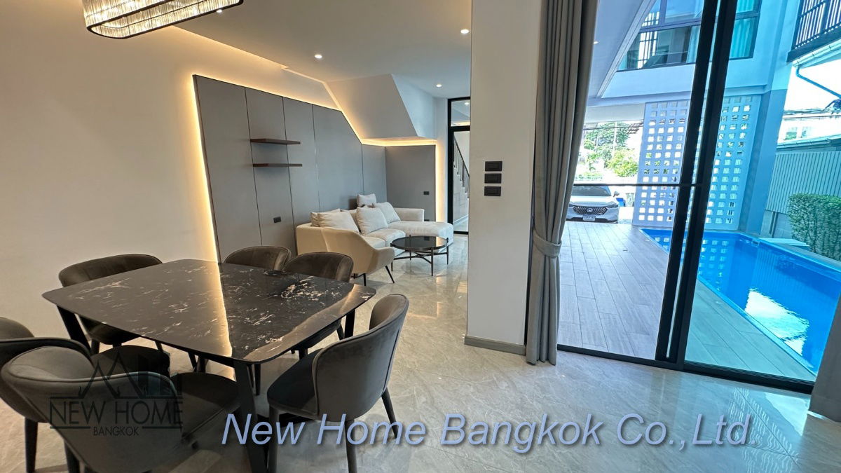 รูป บ้านเดี่ยวสไตล์โมเดิร์น 3 ชั้น พร้อมสระว่ายน้ำให้เช่า – เลี้ยงสัตว์ได้ - รูปที่ 12/37