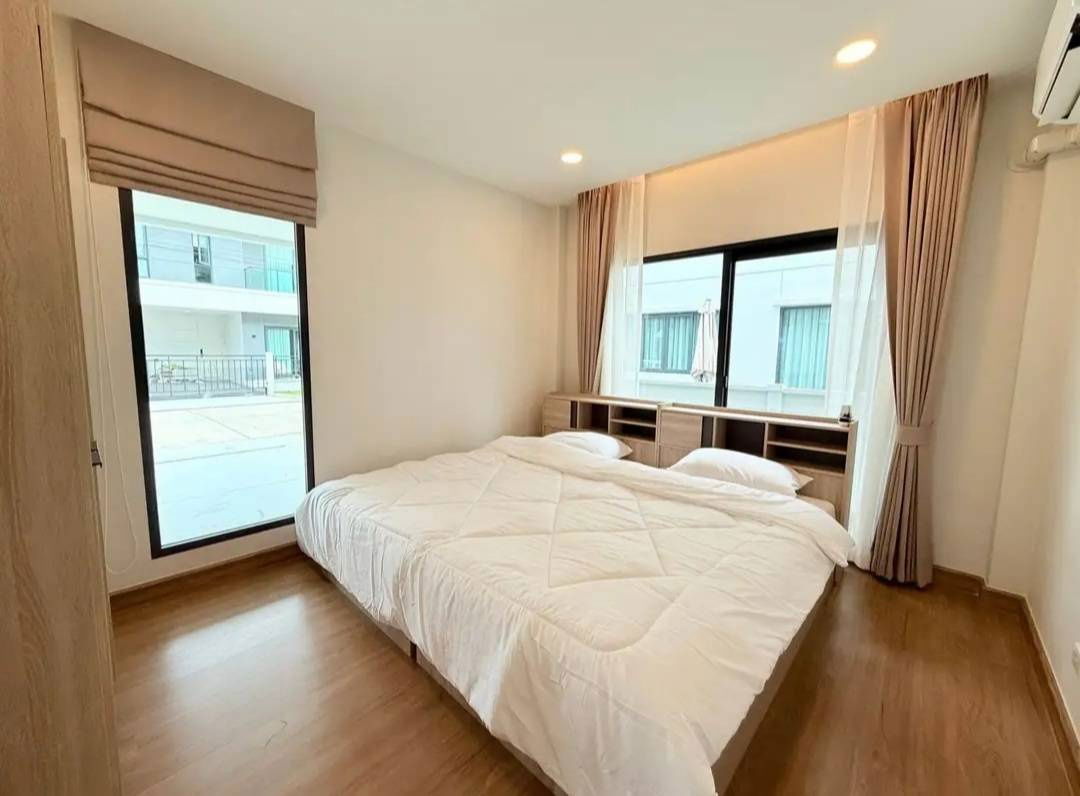 รูป H 916 ให้เช่า บ้านเดี่ยว 2 ชั้น หลังมุม ม.​Centro​ บางนา​ เฟส​1​ ใต้ทางด่วน​ บ้านสวย เฟอร์นิเจอร์ครบ พร้อมอยู่ 95,000 บาท - รูปที่ 17/20