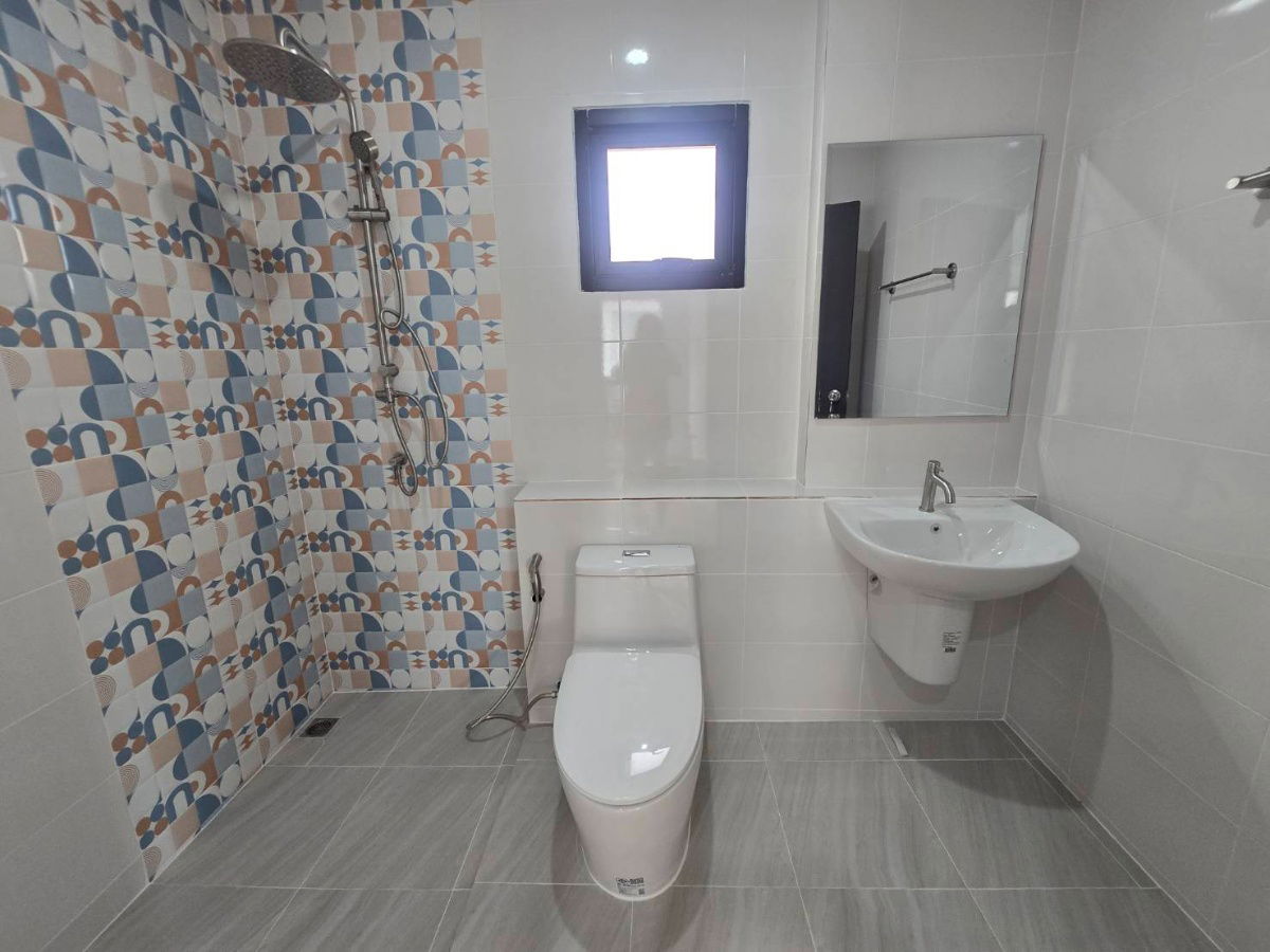 รูป บ้านแฝดเหมือนบ้านเดี่ยว กว้าง ราคาคุ้ม พร้อมเฟอร์นิเจอร์ หมู่บ้าน บุรีรมย์ เลียบคลองสอง23 ซอยอรพิม8 คลองสามวา - รูปที่ 28/44