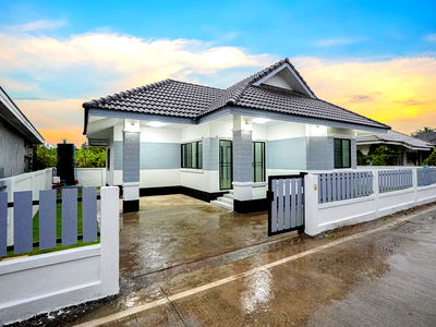 ขายบ้านเดี่ยว : ขายบ้านเดี่ยวชั้นเดียว  3 ห้องนอน  2 ห้องน้ำ  1 ห้องครัว  2 ที่จอดรถ