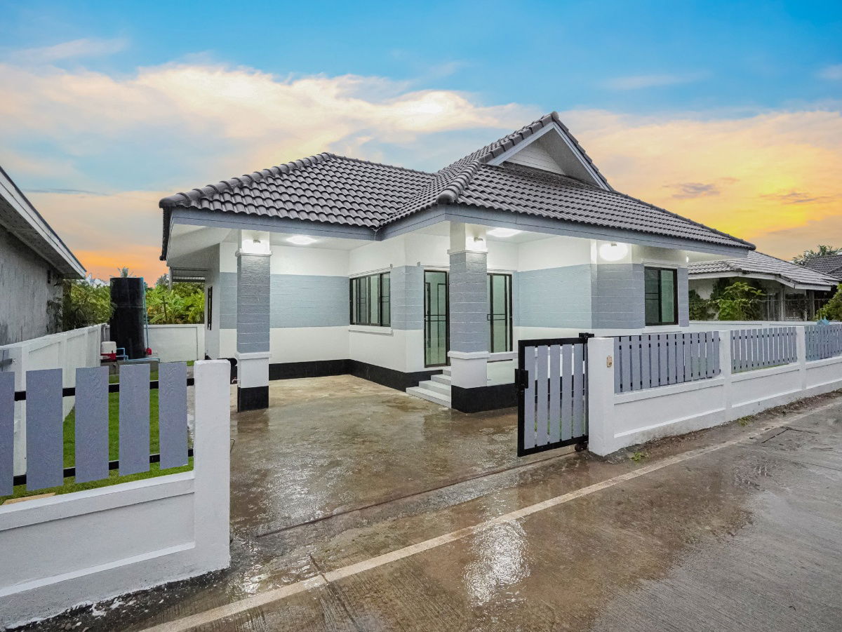 รูป ขายบ้านเดี่ยวชั้นเดียว  3 ห้องนอน  2 ห้องน้ำ  1 ห้องครัว  2 ที่จอดรถ - รูปที่ 1/18