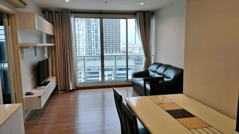 ห้องสวย เดินทางสะดวก  เป็นสัดส่วน  เดอะทรี บางโพ 