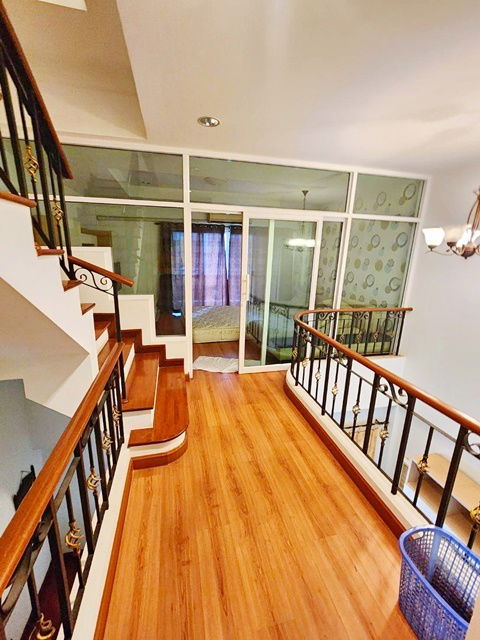 รูป คฤหาสน์แนวตั้ง ให้เช่าทาวน์โฮมหรู 3 ชั้นใกล้ ม.ธุรกิจบัณฑิตย์ 799ม.4นอน ทำเลสามัคคี-ประชาชื่น 26ตรว. 300ตรม. 3น้ำ พร้อมเฟอร์ครบชุด - รูปที่ 5/8