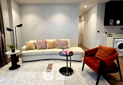 Condos for rent Med Park Hospital : 2-BR Condo at Muniq Langsuan near BTS Ratchadamri (ID 2339489)