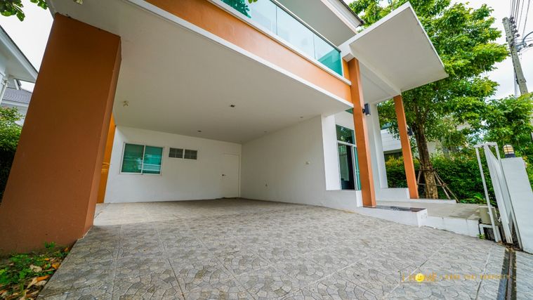 ให้เช่าบ้านเดี่ยว 2 ชั้นบ้านหลังใหญ่ มี 4 ห้องนอน 4 ห้องน้ำ 1 ห้องครัว จอดรถได้ 2 คัน