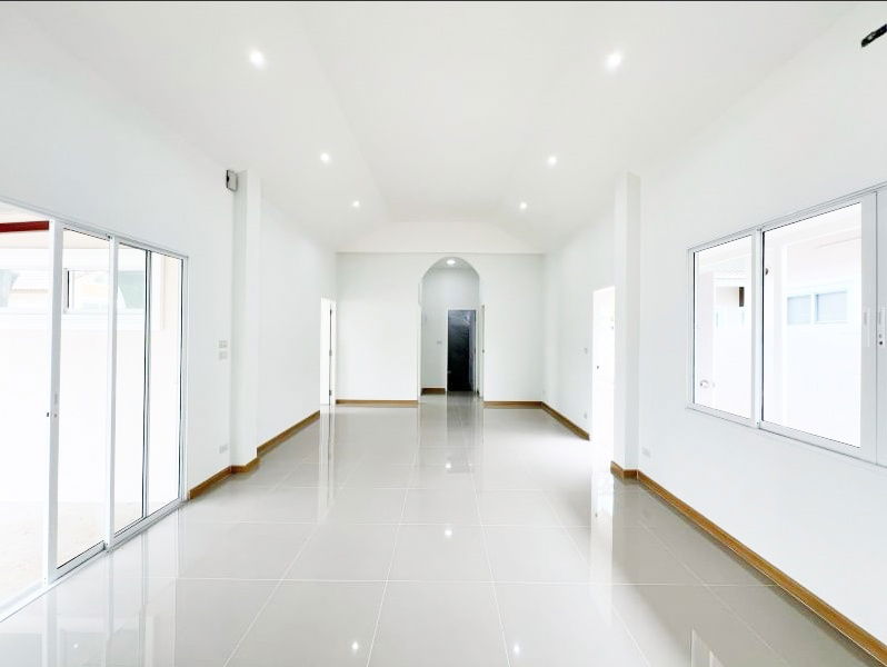 picture House for Sale 3Bedrooms and    2Bathrooms   - 3/16